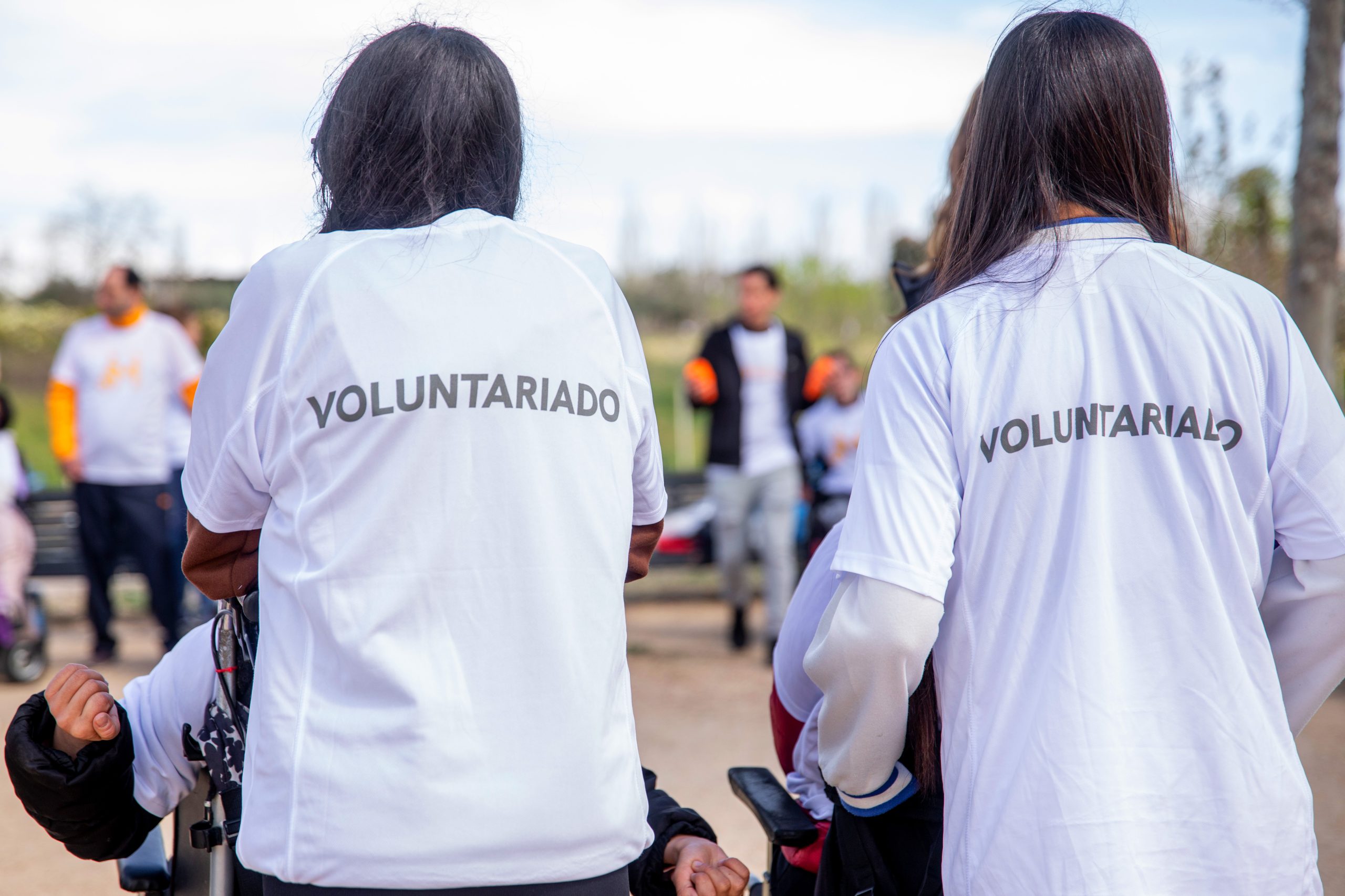 Voluntarias de Masnatur con la camiseta de la Fundación